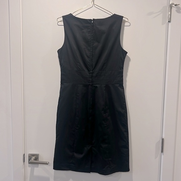 Little Black Dress, v-neck & knee length - Picture 2 of 9